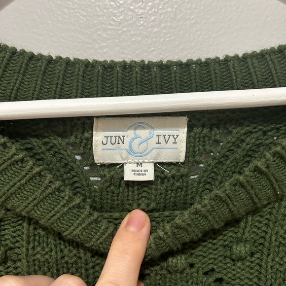 JUN & IVY green sweater. - Picture 8 of 9